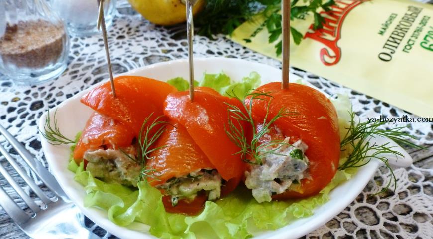 Рулетики из сладкого перца с тунцом