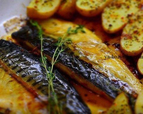 Скумбрия, запеченная с паприкой и чесноком
