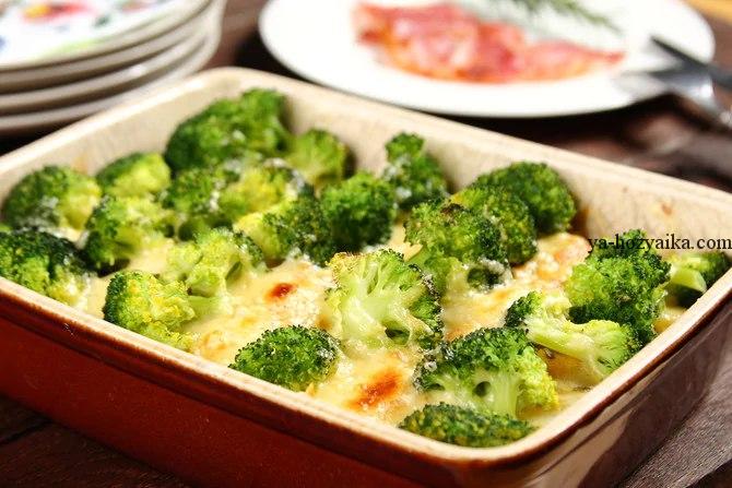 Картофельная запеканка с пармской ветчиной и брокколи