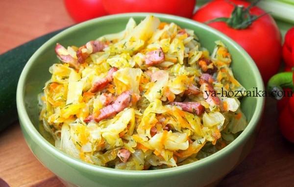 Молодая капуста с беконом (грудинкой)