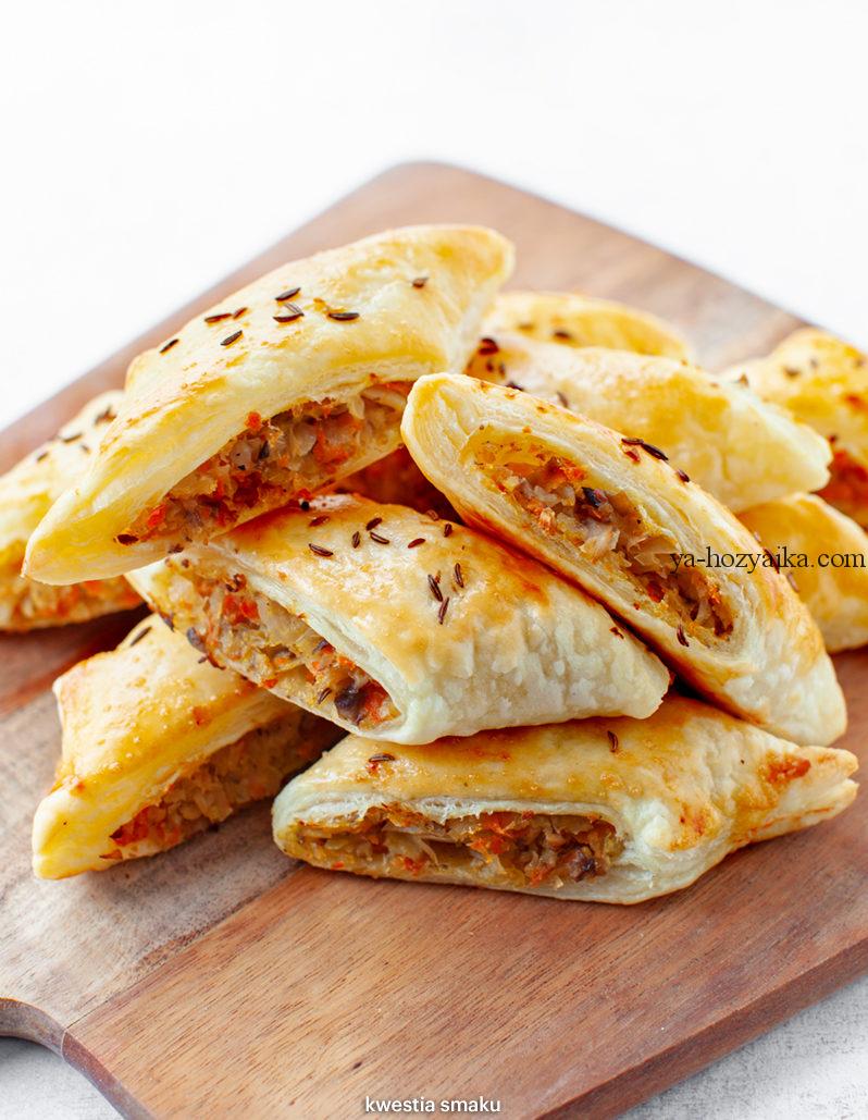 Пирожки из французского теста с капустой и грибами