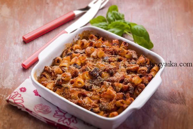 Запеканка с макаронами, баклажанами и моцареллой