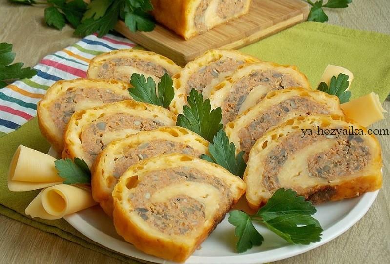 Сырный рулет с мясным фаршем и грибами