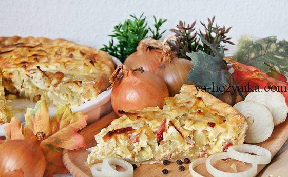 Луковый пирог с беконом