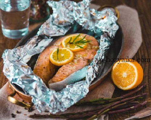 Лосось с овощами, запеченный в фольге