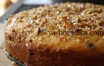 Постный пирог с орехами и изюмом