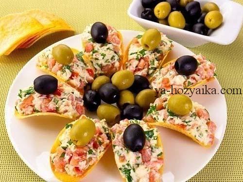 Сырный салат на чипсах