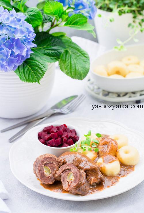 Рулеты из говядины в сливово-луковом соусе