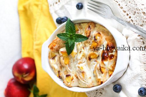Блинная запеканка с творожком и нектаринами