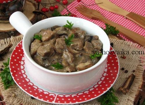 Свиной гуляш с грибами