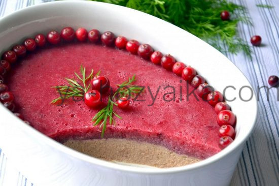 Паштет из гусиной печени с клюквенным желе