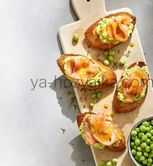 Пюре из горошка с лососем и медовым соусом. Пюре из горошка с лососем и медовым соусом.