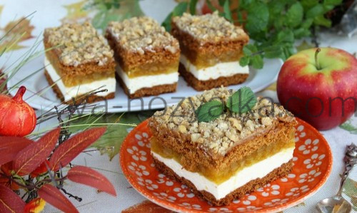 Медовик с яблочным муссом и кремом-пудингом