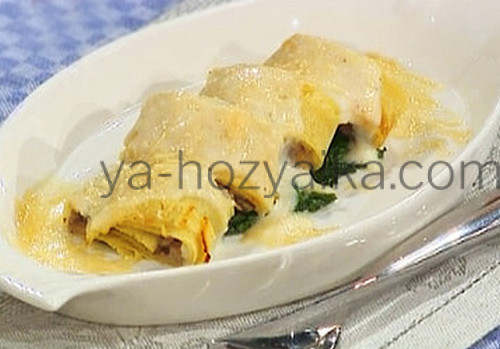 Блинная запеканка с грибами и соусом бешамель