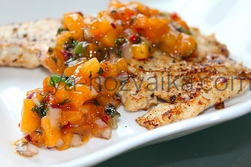 Запеченная курочка с сальсой из хурмы