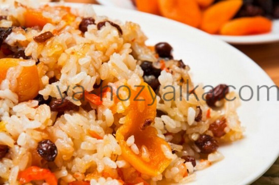 Постный плов с овощами и сухофруктами